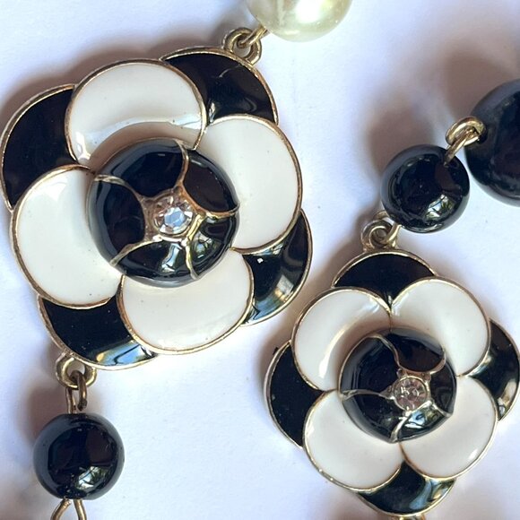 Misasha Pearl Black Bead Magnolia Long Sautoir Necklace - Picture 6 of 9